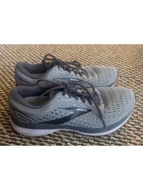 Brooks Ghost 13 Womens Size 9.4 Gray Running Walking Shoes Sneakers